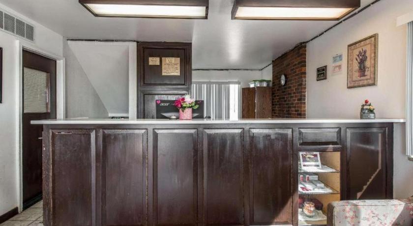 Rodeway Inn Brush Zewnętrze zdjęcie